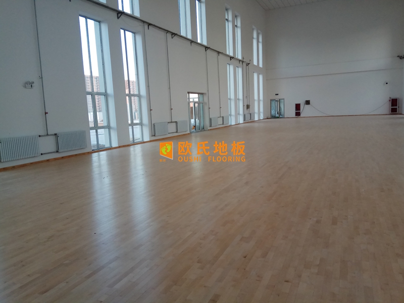 体育馆地面材料选择指南