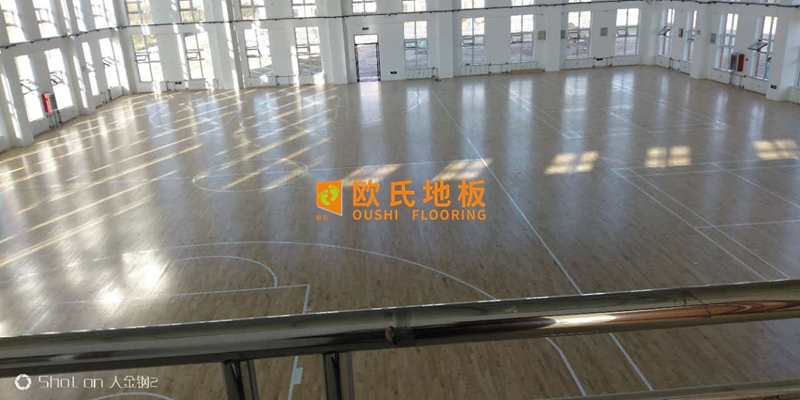 小鹏体育馆地板