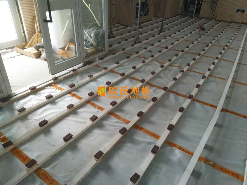 羽毛球木质地板好用吗