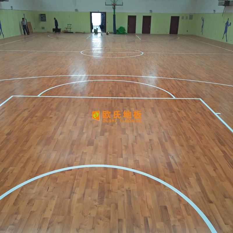 木质羽球场，从专业赛馆到家庭空间的静音守护