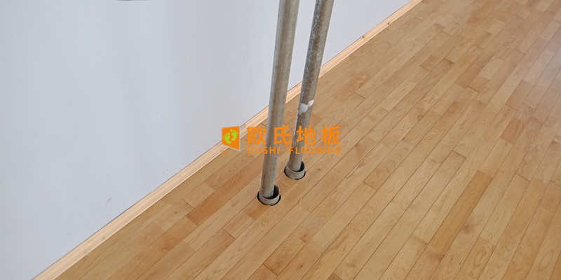 篮球场地板惊现悬空危机 篮球场地板惊现悬空危机